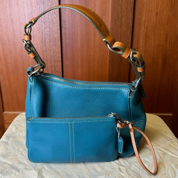 Coach turquoise pebble leather handbag with matching wristlet. - Picture 2 of 10